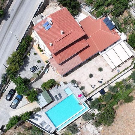 Royal 1967 Bed & Breakfast Himare Bagian luar foto