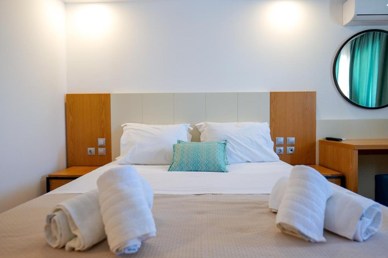 Royal 1967 Bed & Breakfast Himare Bagian luar foto