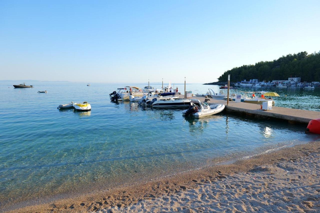 Royal 1967 Bed & Breakfast Himare Bagian luar foto