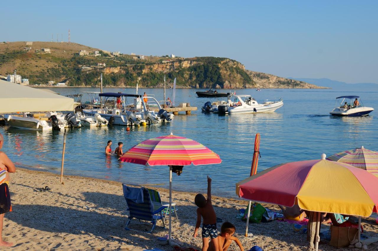 Royal 1967 Bed & Breakfast Himare Bagian luar foto