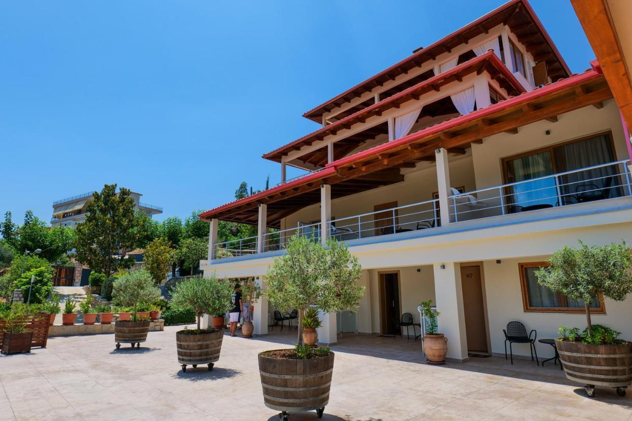Royal 1967 Bed & Breakfast Himare Bagian luar foto