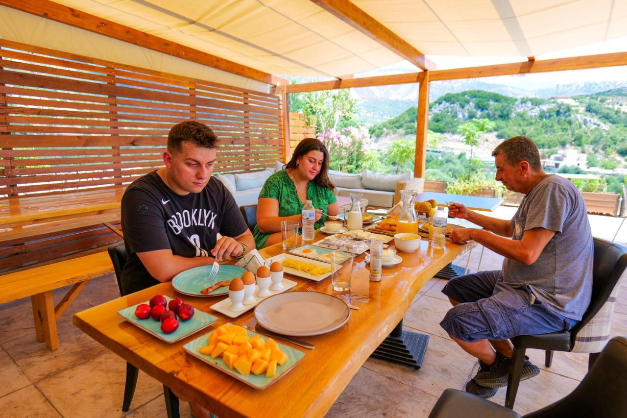 Royal 1967 Bed & Breakfast Himare Bagian luar foto