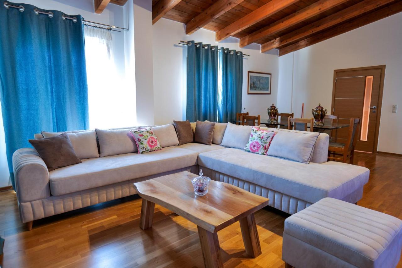 Royal 1967 Bed & Breakfast Himare Bagian luar foto