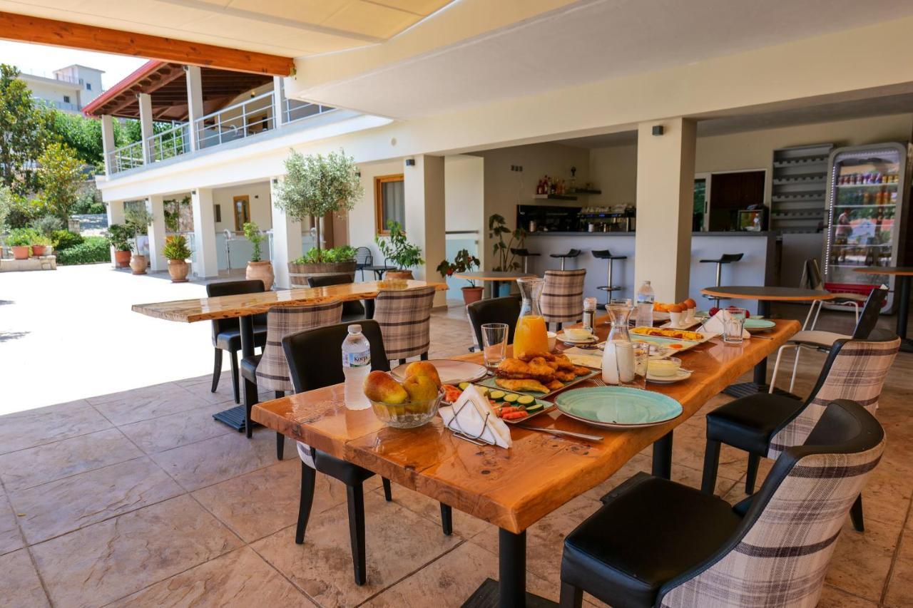 Royal 1967 Bed & Breakfast Himare Bagian luar foto