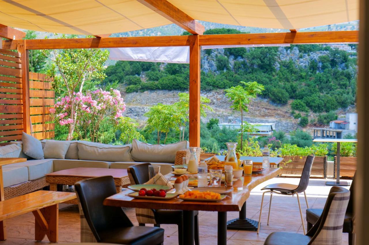 Royal 1967 Bed & Breakfast Himare Bagian luar foto