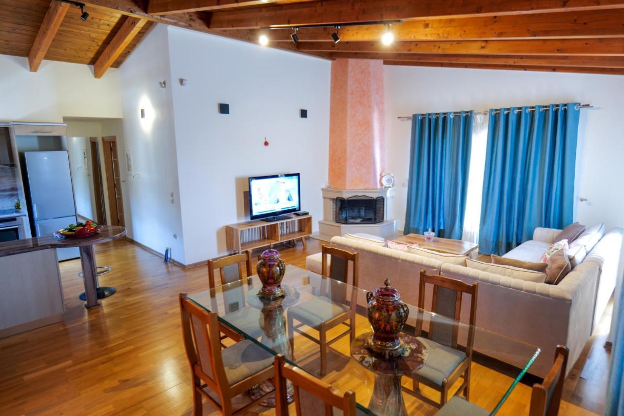 Royal 1967 Bed & Breakfast Himare Bagian luar foto