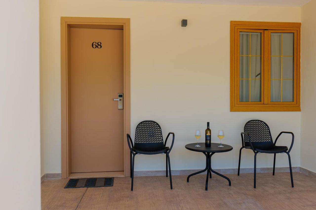 Royal 1967 Bed & Breakfast Himare Bagian luar foto
