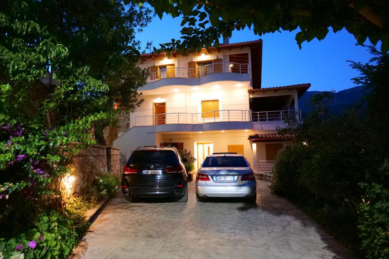 Royal 1967 Bed & Breakfast Himare Bagian luar foto