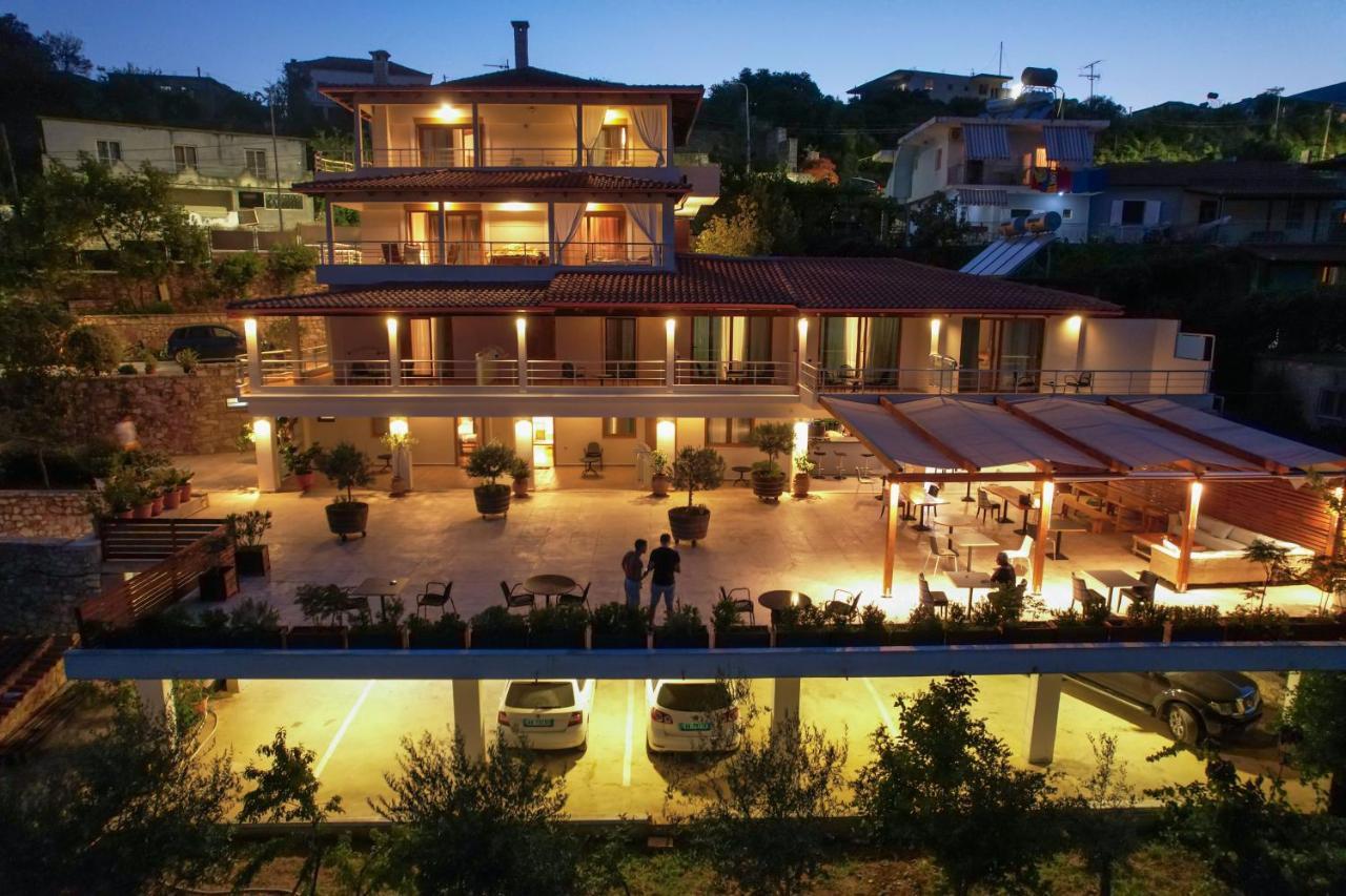 Royal 1967 Bed & Breakfast Himare Bagian luar foto