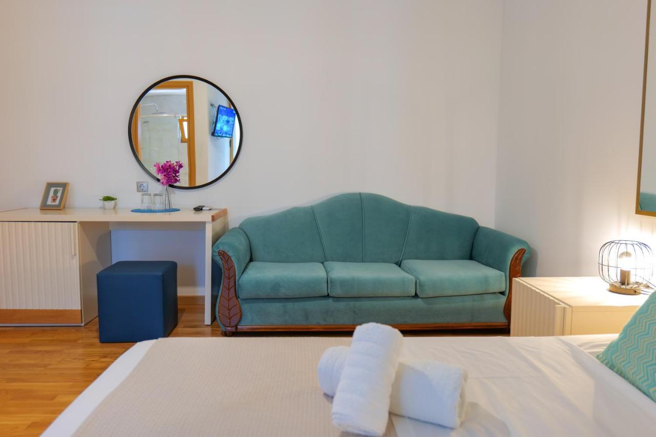 Royal 1967 Bed & Breakfast Himare Bagian luar foto