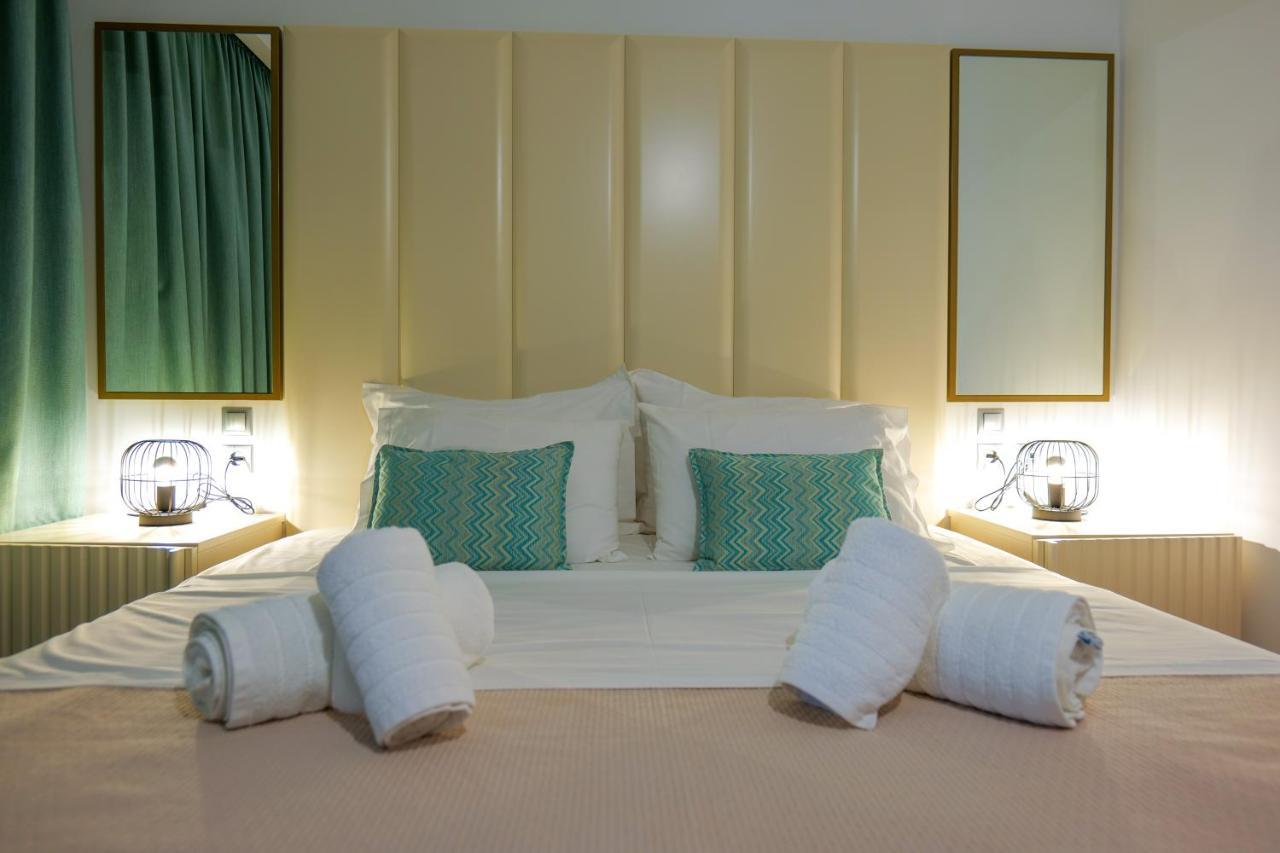 Royal 1967 Bed & Breakfast Himare Bagian luar foto