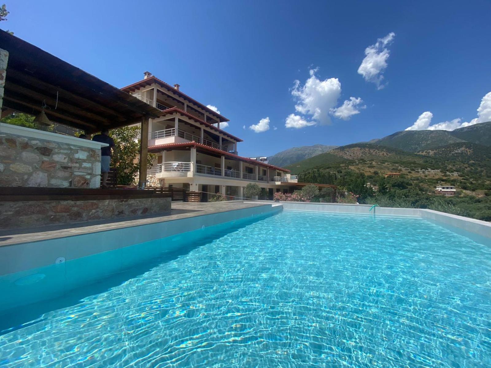 Royal 1967 Bed & Breakfast Himare Bagian luar foto