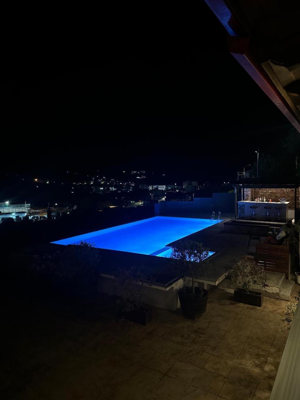 Royal 1967 Bed & Breakfast Himare Bagian luar foto