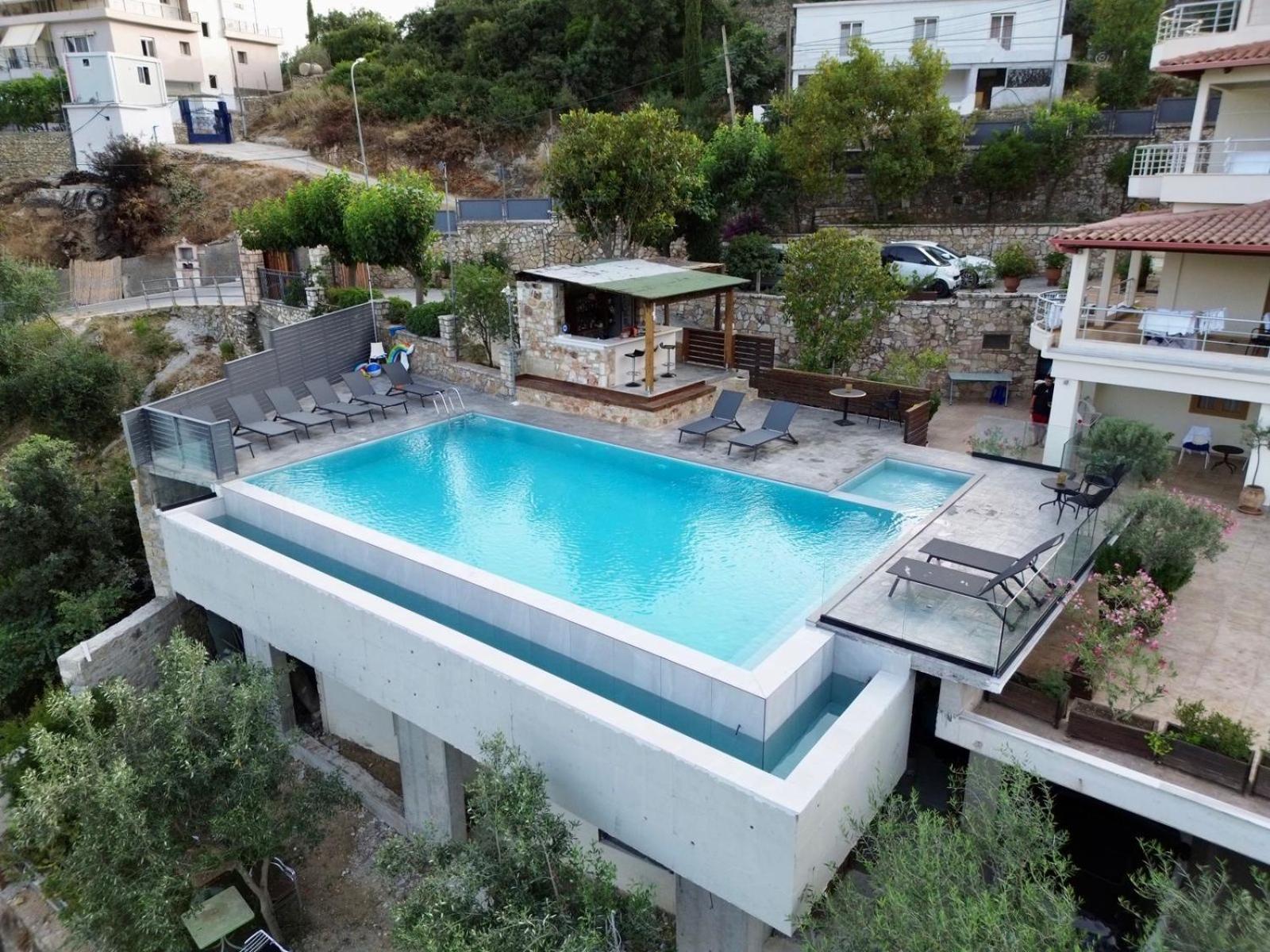 Royal 1967 Bed & Breakfast Himare Bagian luar foto