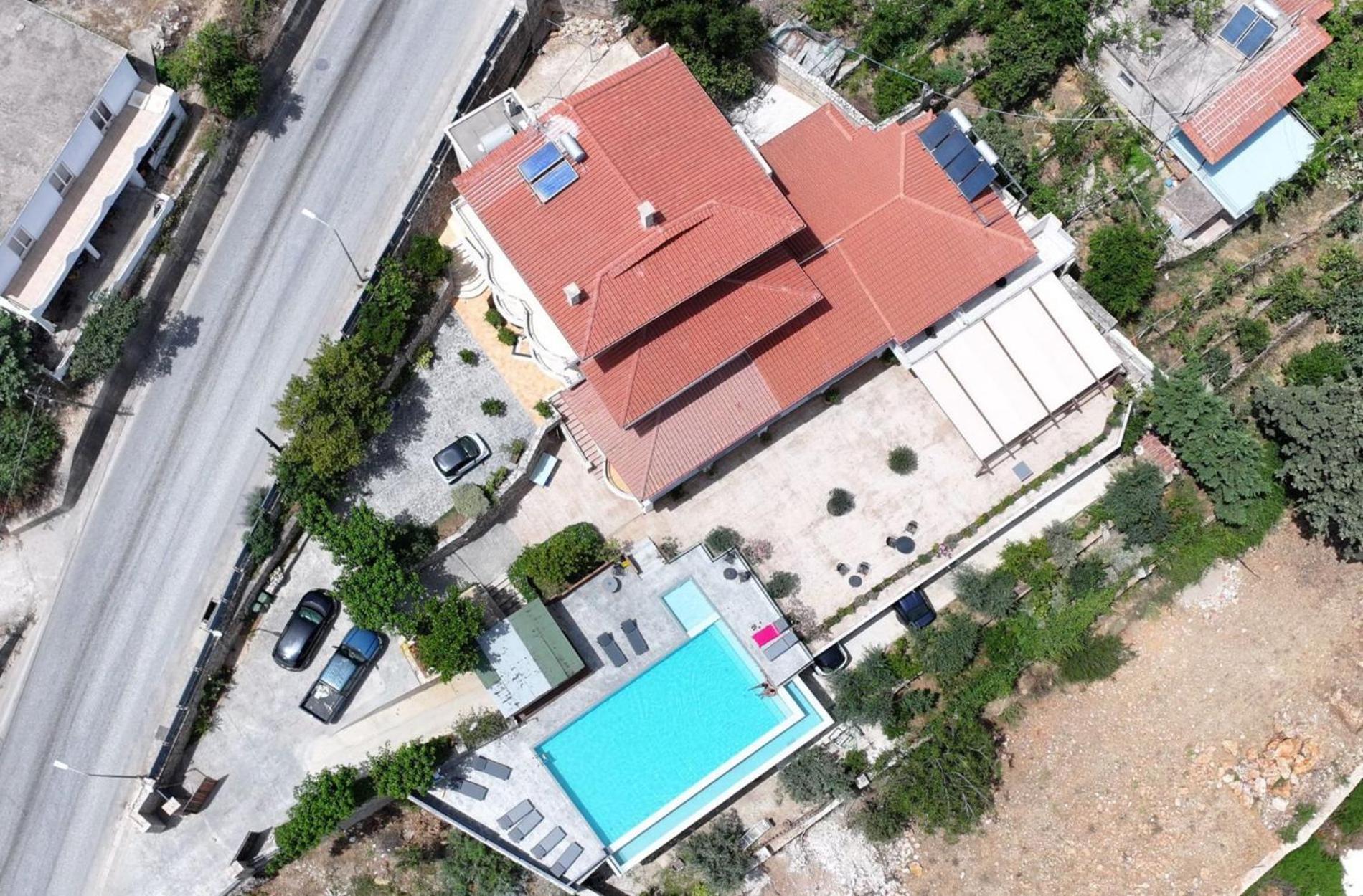 Royal 1967 Bed & Breakfast Himare Bagian luar foto