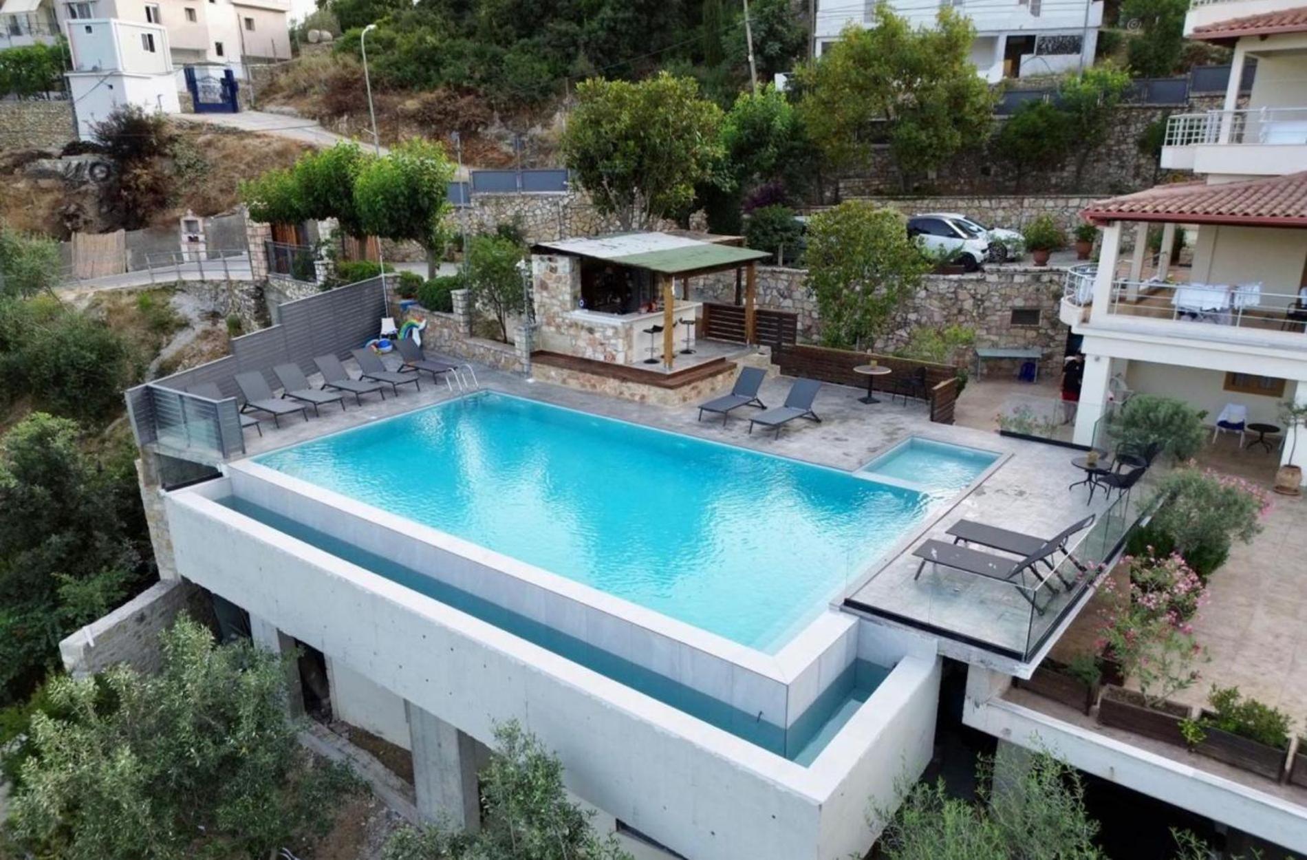 Royal 1967 Bed & Breakfast Himare Bagian luar foto