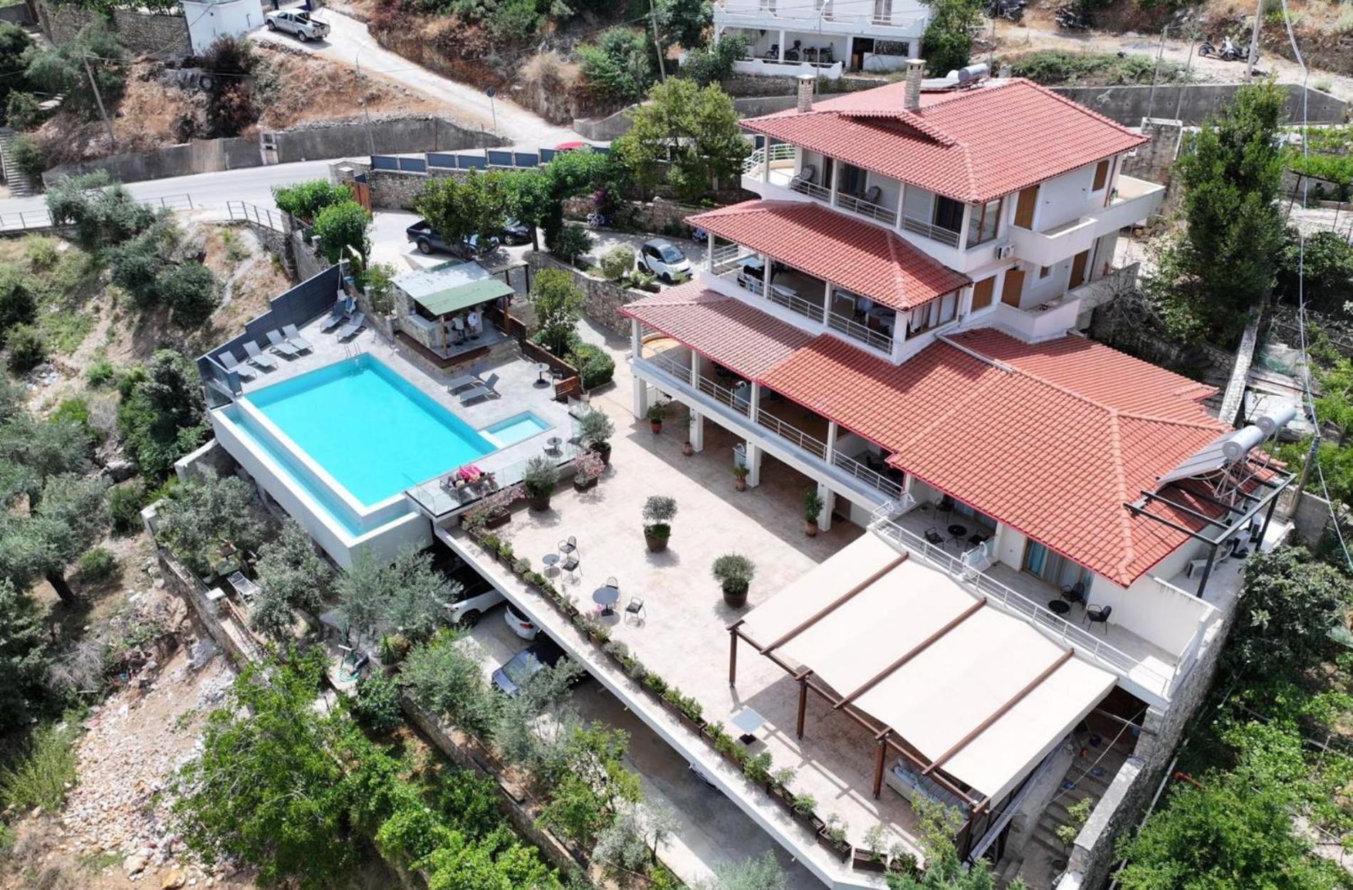 Royal 1967 Bed & Breakfast Himare Bagian luar foto
