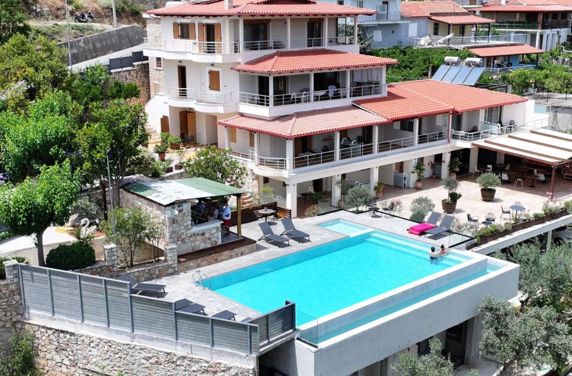 Royal 1967 Bed & Breakfast Himare Bagian luar foto
