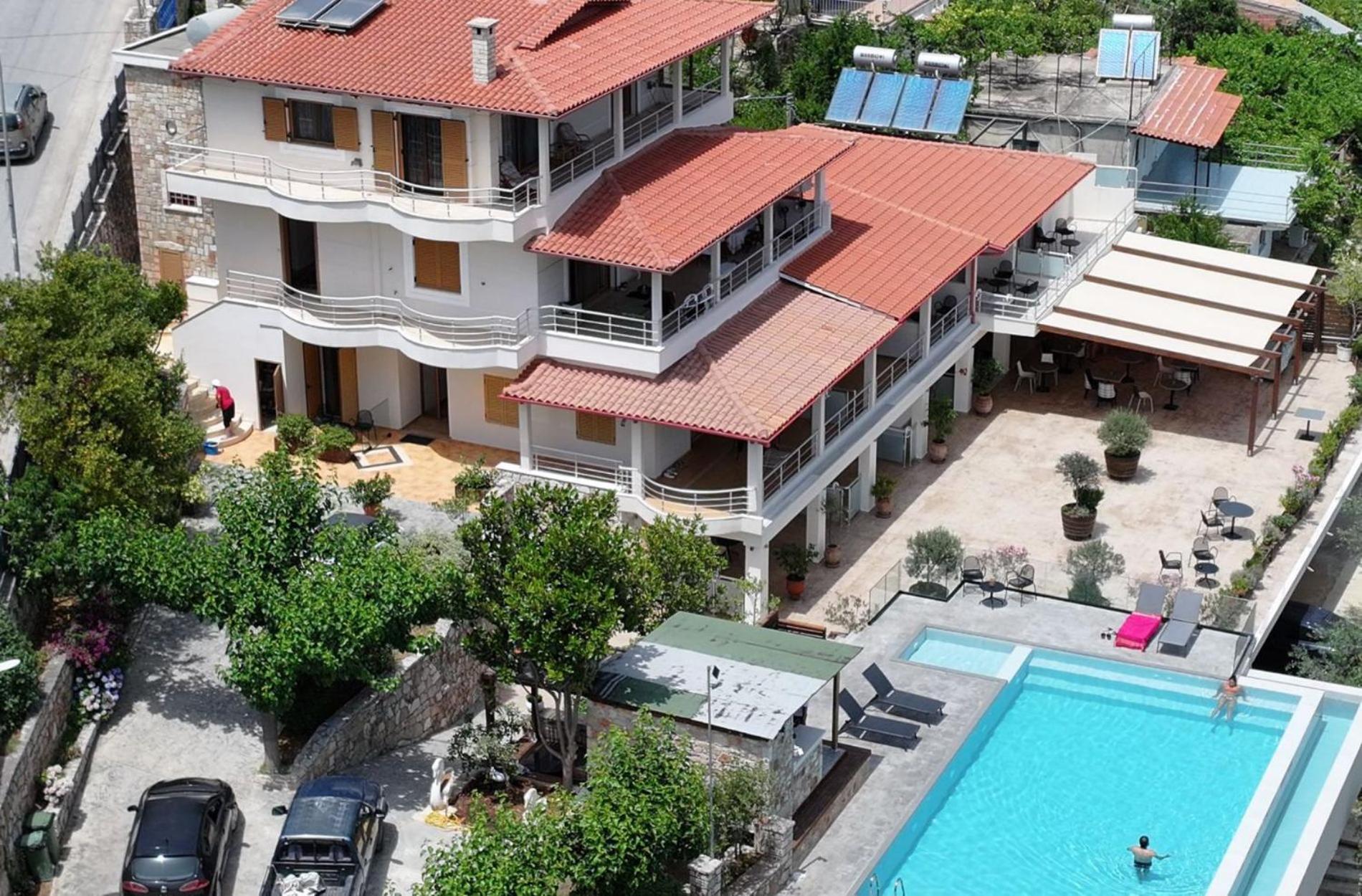 Royal 1967 Bed & Breakfast Himare Bagian luar foto